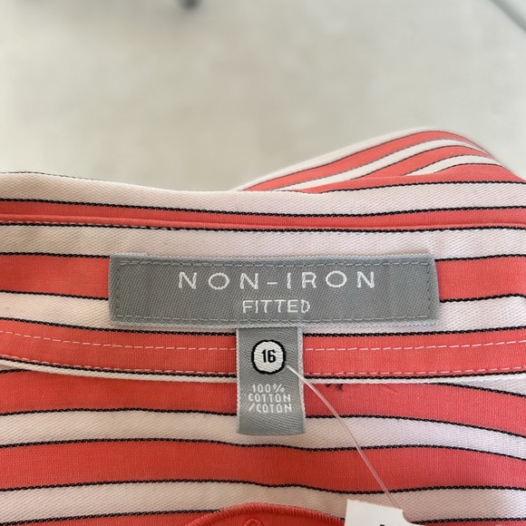 Foxcroft No Iron Fitted Button Down in Size 16 - Picture 7 of 8